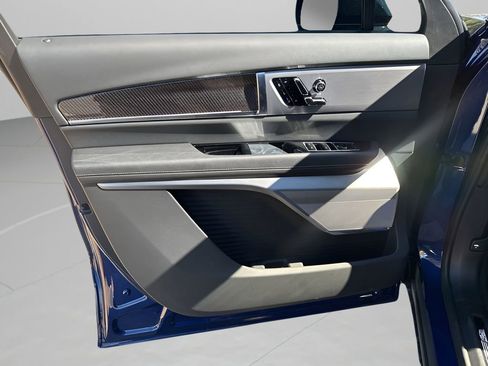 New 2026 Cadillac Vistiq Premium Luxury w/ LPO, Floor Liner Package AWD/4WD image 27