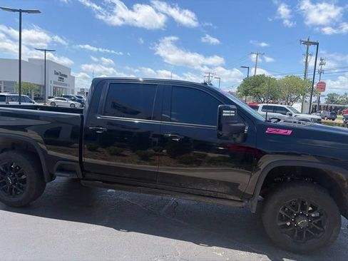 Used 2025 Chevrolet Silverado 2500 LTZ w/ LTZ Plus Package AWD/4WD image 4