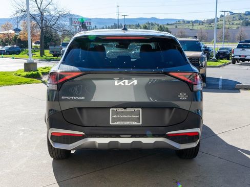 Certified 2025 Kia Sportage LX AWD/4WD image 6