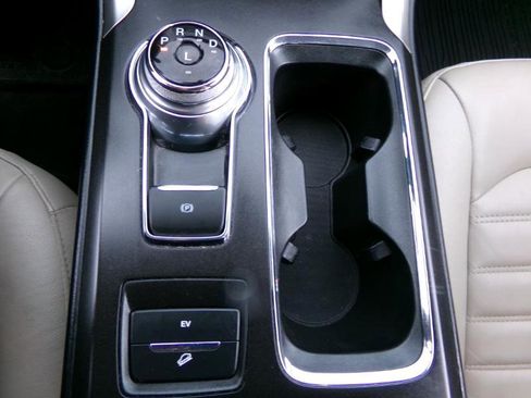 Used 2018 Ford Fusion Energi SE image 21