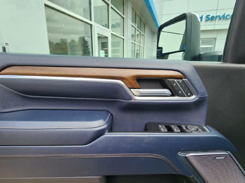 Used 2024 Chevrolet Silverado 2500 High Country w/ High Country Premium Package image 11