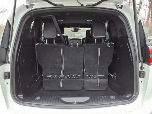 Used 2025 Chrysler Pacifica Select image 10