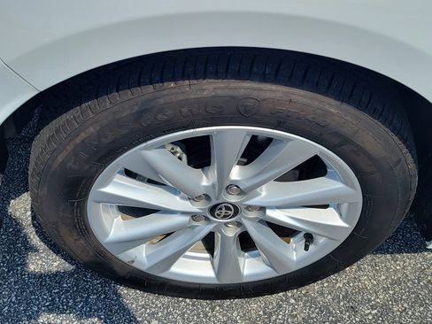 Used 2024 Toyota Corolla LE w/ LE Convenience Package FWD image 7
