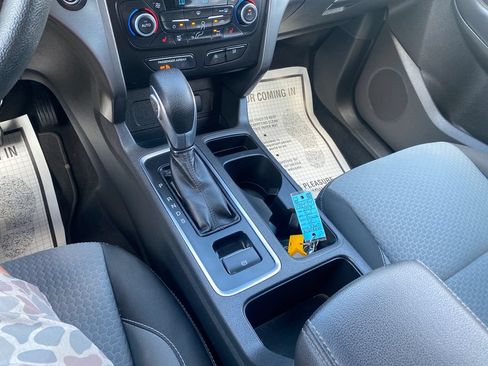 Used 2019 Ford Escape SE FWD image 21