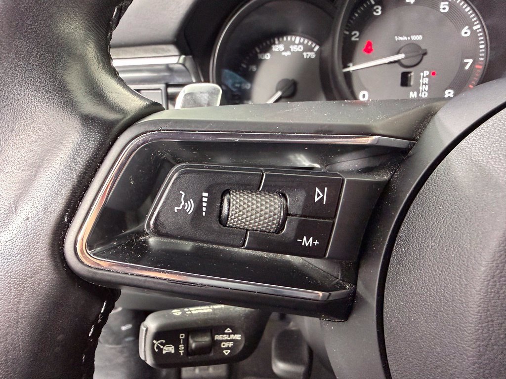 Used 2023 Porsche Macan AWD/4WD image 27