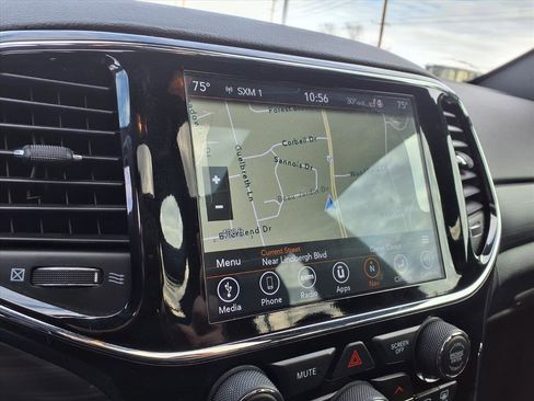 Used 2019 Jeep Grand Cherokee Altitude image 7