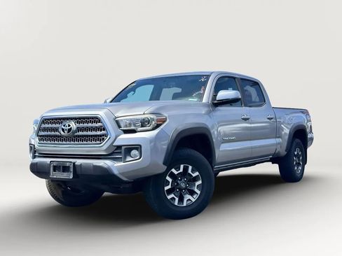 Used 2017 Toyota Tacoma TRD Off-Road w/ Tow Package AWD/4WD image 16