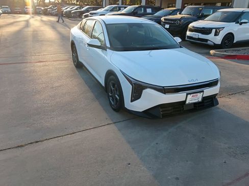 Used 2025 Kia K4 LXS image 6