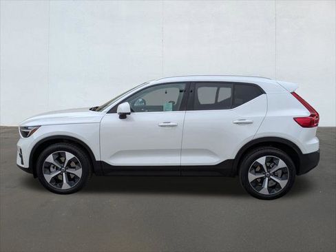 Used 2025 Volvo XC40 B5 Core w/ Protection Package Premier image 2