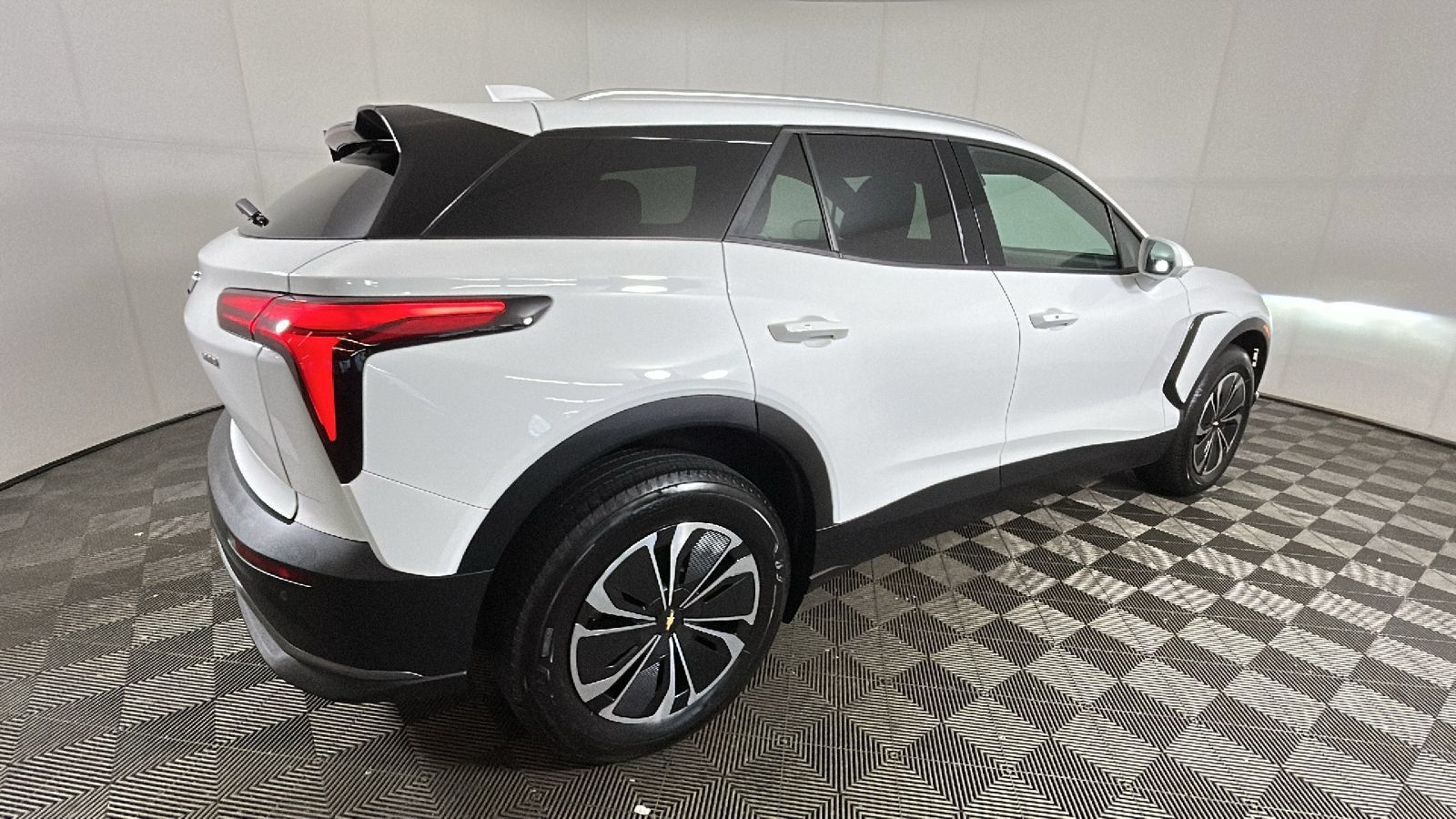 Used 2024 Chevrolet Blazer EV LT AWD/4WD image 3