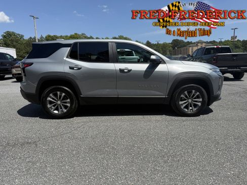 Used 2025 Chevrolet Equinox LT AWD/4WD image 9