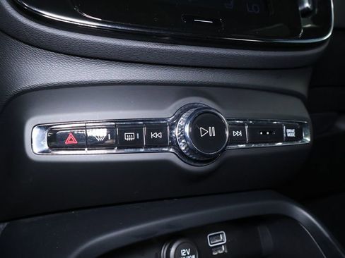Used 2019 Volvo XC40 T5 R-Design image 32
