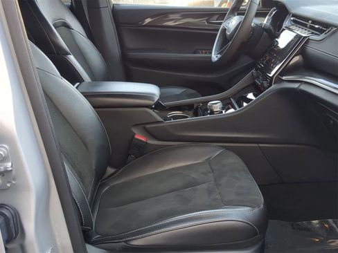 Used 2023 Jeep Grand Cherokee Altitude image 21