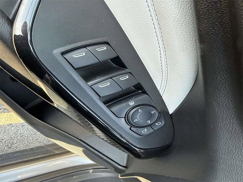 Used 2025 Chevrolet Trax LT w/ LT Convenience Package image 11