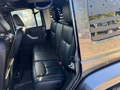 Used 2017 Jeep Wrangler Unlimited Sahara w/ Connectivity Group AWD/4WD image 10