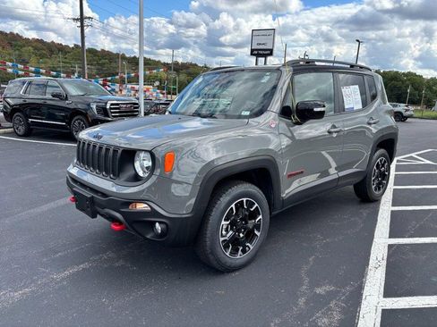 Used 2023 Jeep Renegade Trailhawk image 8