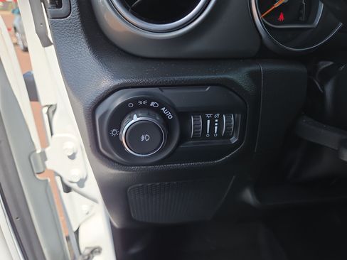 Used 2022 Jeep Wrangler Unlimited Sahara w/ Cold Weather Group AWD/4WD image 27