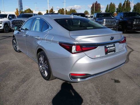 Used 2019 Lexus ES 300h w/ Premium Package image 16