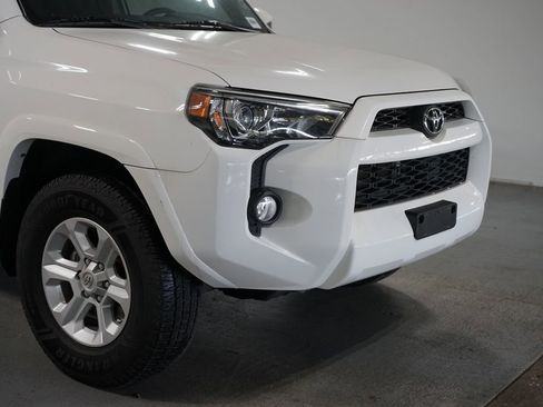 Used 2019 Toyota 4Runner SR5 AWD/4WD image 4
