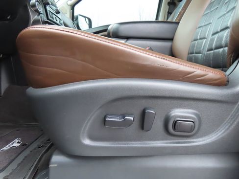 Used 2018 Nissan Titan Platinum Reserve AWD/4WD image 7