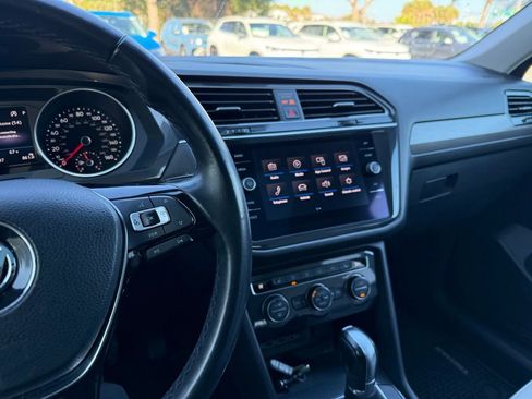 Used 2019 Volkswagen Tiguan SE w/ Panoramic Sunroof Package image 20