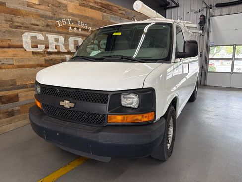 Used 2014 Chevrolet Express 2500 RWD image 2
