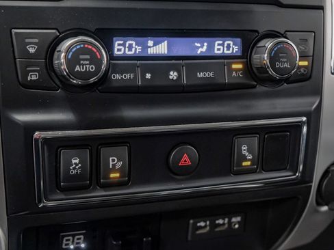 Used 2019 Nissan Titan PRO-4X AWD/4WD image 25