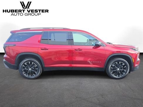 New 2026 Chevrolet Traverse LT w/ Sun and Wheel Package FWD image 5