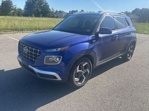 Used 2022 Hyundai Venue Limited w/ Cargo Package FWD image 3