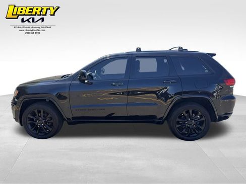 Used 2020 Jeep Grand Cherokee Altitude AWD/4WD image 4
