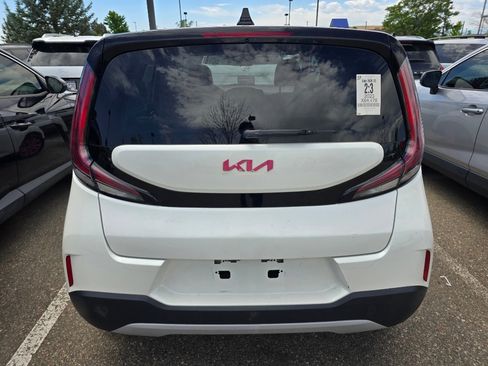 Used 2023 Kia Soul LX FWD image 3