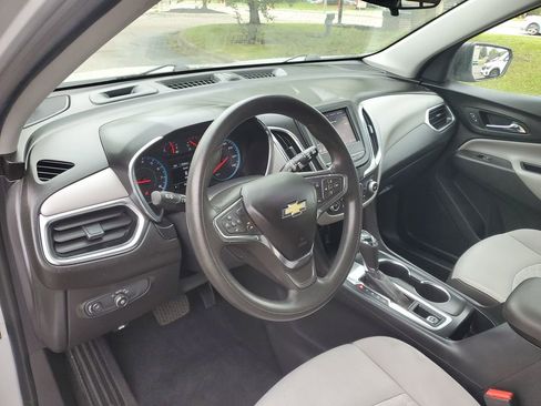 Used 2020 Chevrolet Equinox LS w/ LS Convenience Package FWD image 12