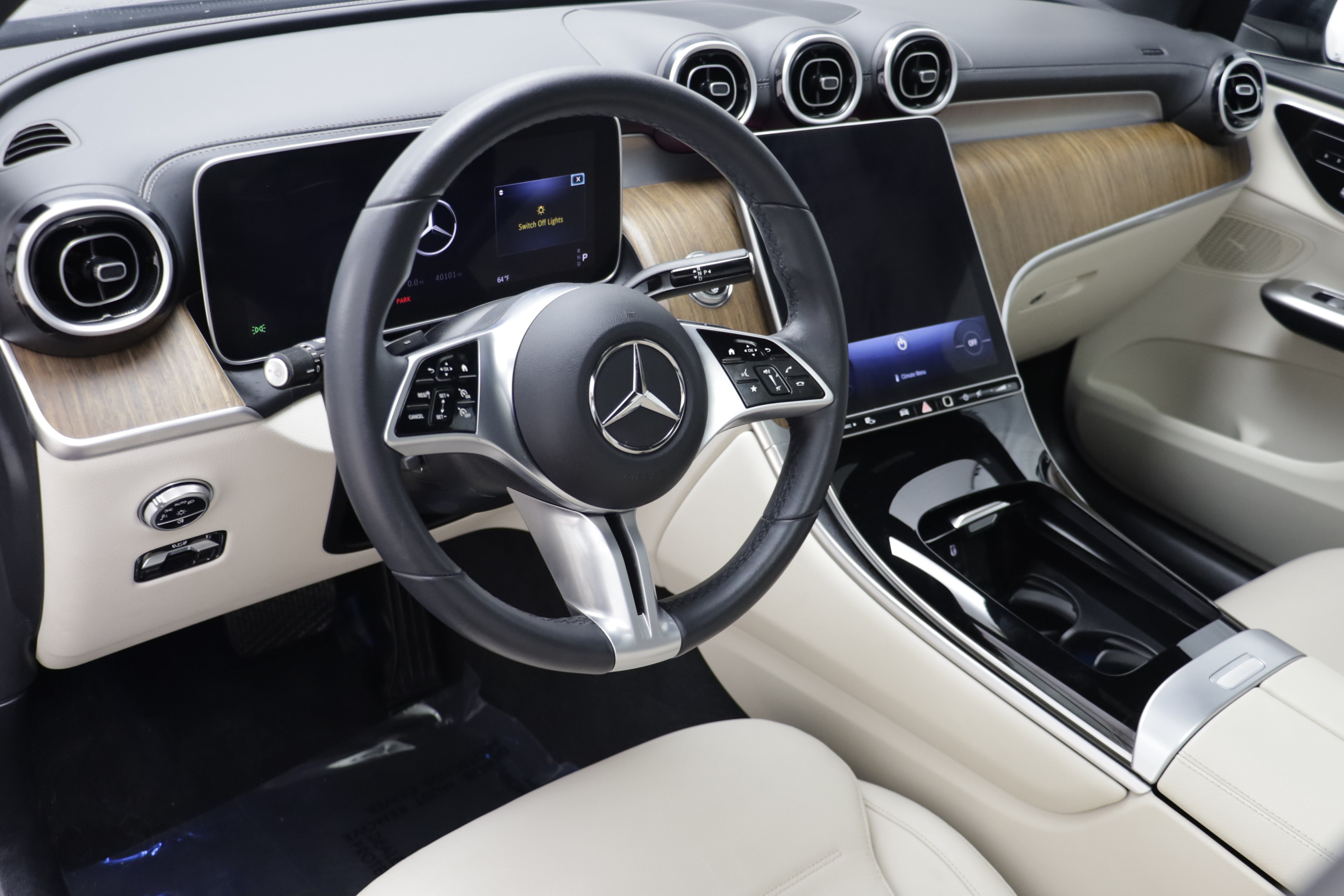 Used 2024 Mercedes-Benz GLC 300 4MATIC image 6