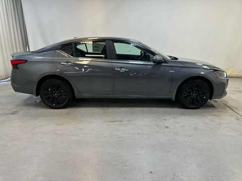 New 2025 Nissan Altima 2.5 SV image 9