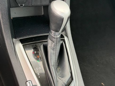 Used 2018 Toyota Corolla LE FWD image 21