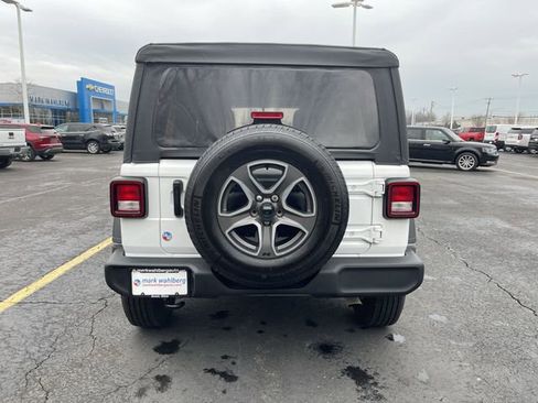 Used 2022 Jeep Wrangler Unlimited Sport AWD/4WD image 32