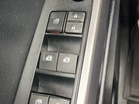 Used 2017 Toyota Tacoma TRD Sport w/ Tow Package (A/T) image 29