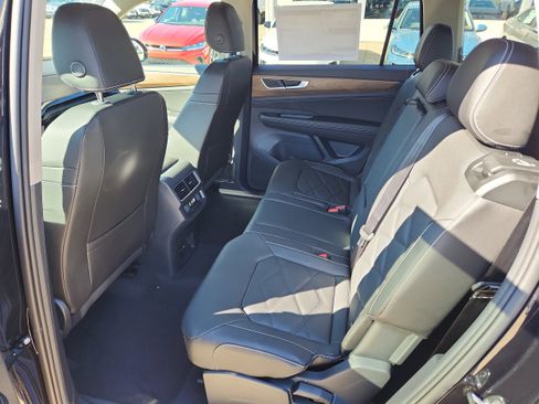 New 2026 Volkswagen Atlas SE image 10