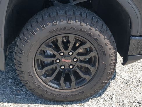 Used 2023 GMC Sierra 1500 AT4X AWD/4WD image 12