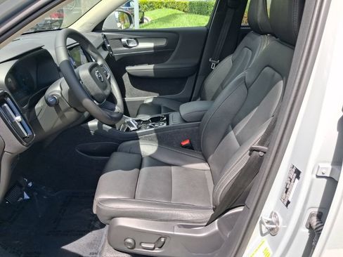 Used 2025 Volvo XC40 B5 Plus AWD/4WD image 14