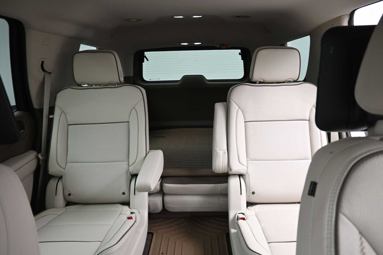 Used 2024 GMC Yukon Denali w/ Advanced Technology Package AWD/4WD image 13