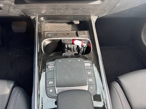 Used 2022 Mercedes-Benz GLB 250 w/ Premium Package Lite image 21