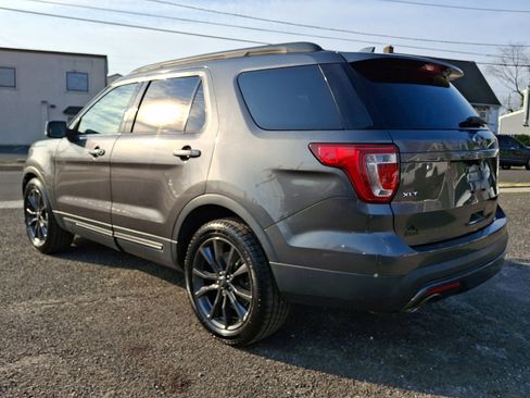 Used 2017 Ford Explorer XLT w/ Equipment Group 202A image 2