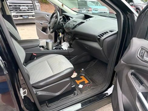 Used 2017 Ford Escape SE w/ SE Sport Appearance Package FWD image 41