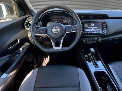Used 2024 Nissan Kicks SR w/ SR Premium Package FWD image 8