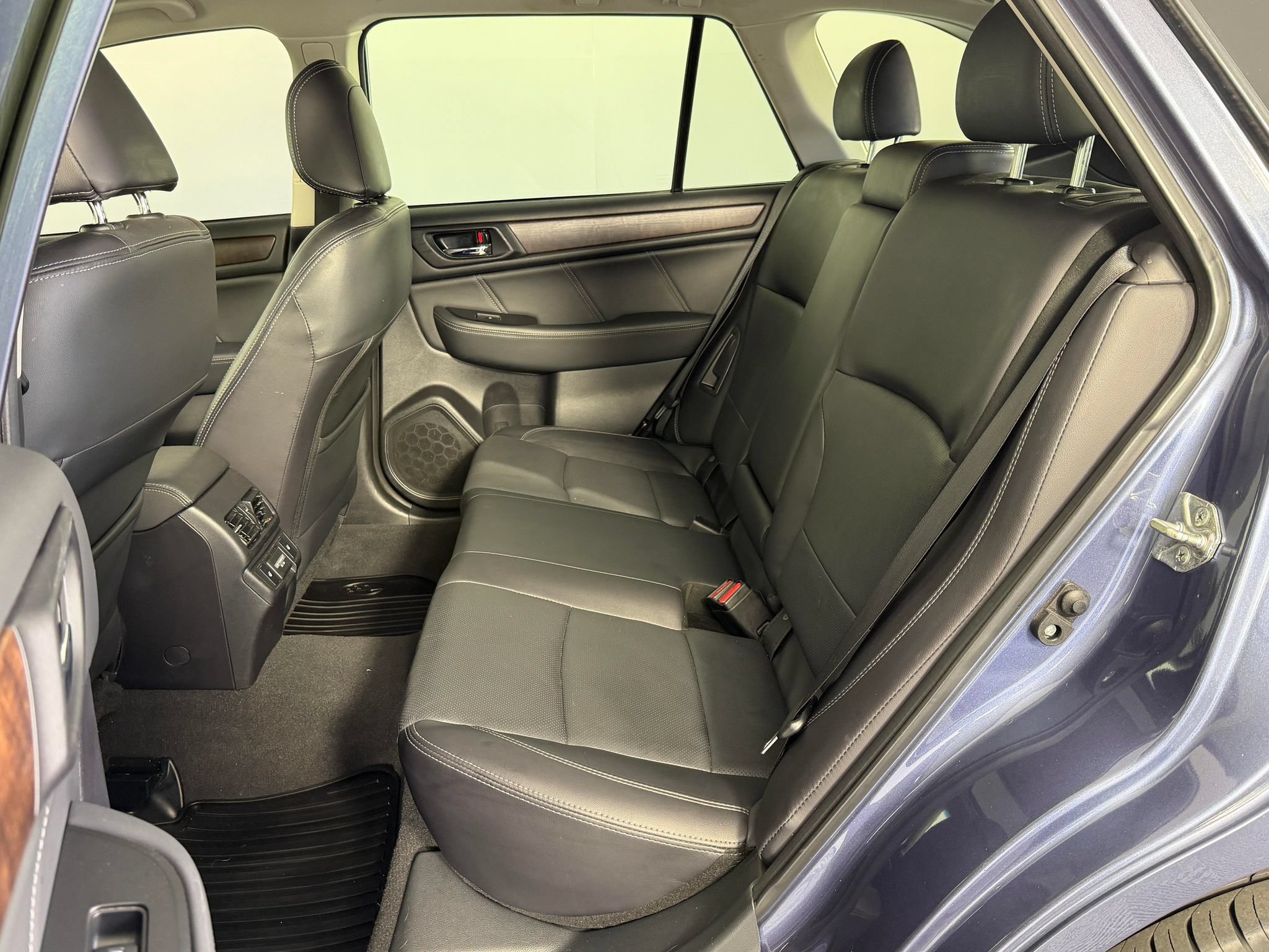 Used 2018 Subaru Outback 2.5i Limited AWD/4WD image 37