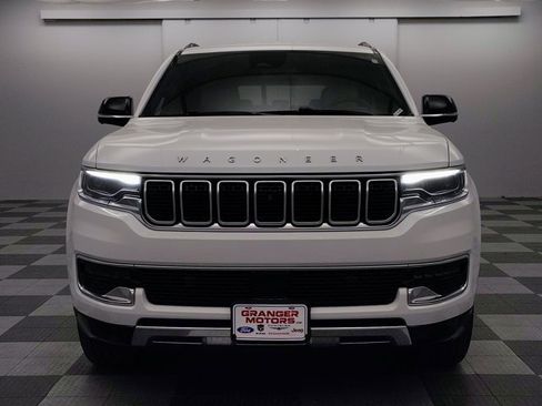 Used 2025 Jeep Wagoneer L Series III AWD/4WD image 5