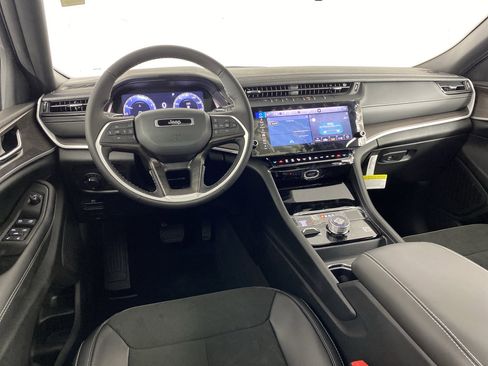 New 2026 Jeep Grand Cherokee Altitude image 17