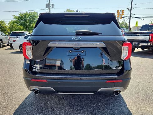 Certified 2022 Ford Explorer XLT w/ Equipment Group 202A image 5