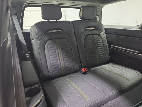 Used 2025 Rivian R1S Adventure AWD/4WD image 22